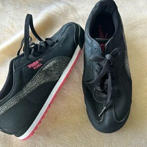 Black and pink Puma -size 7